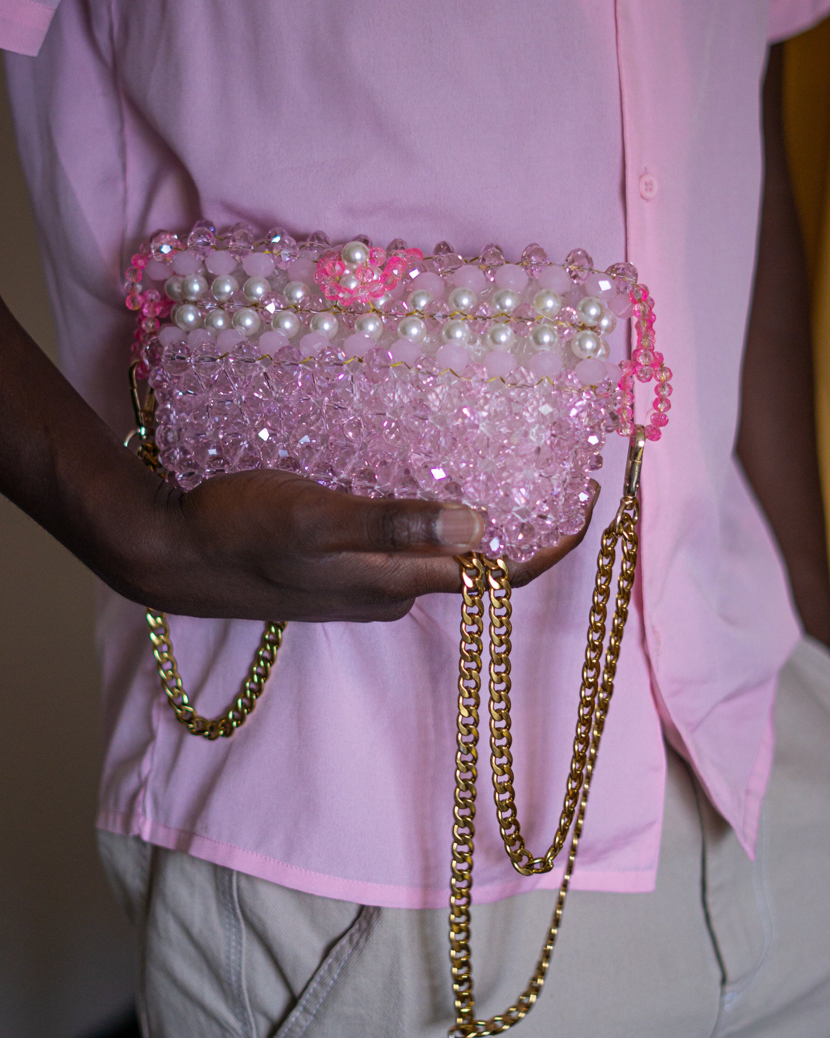 Sac rose de soirée en perles avec fermoir émaillé, vintage Saks Avenue, shops Paris