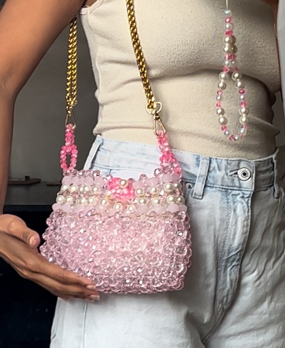 Sac rose de soirée en perles avec fermoir émaillé, vintage Saks Avenue, shops Paris