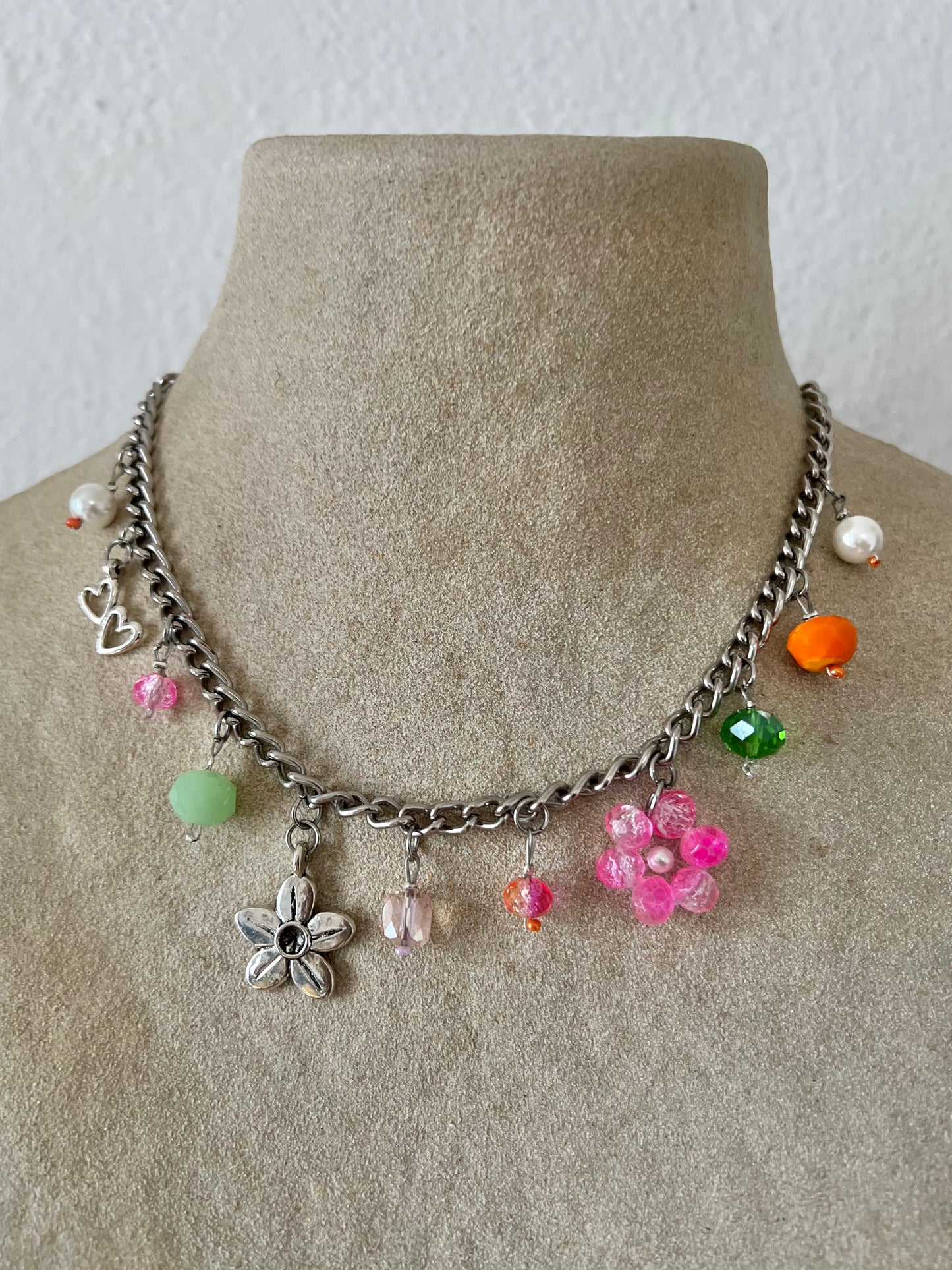 Collier à breloques et perles multicolore upcyclé - Sour Charms