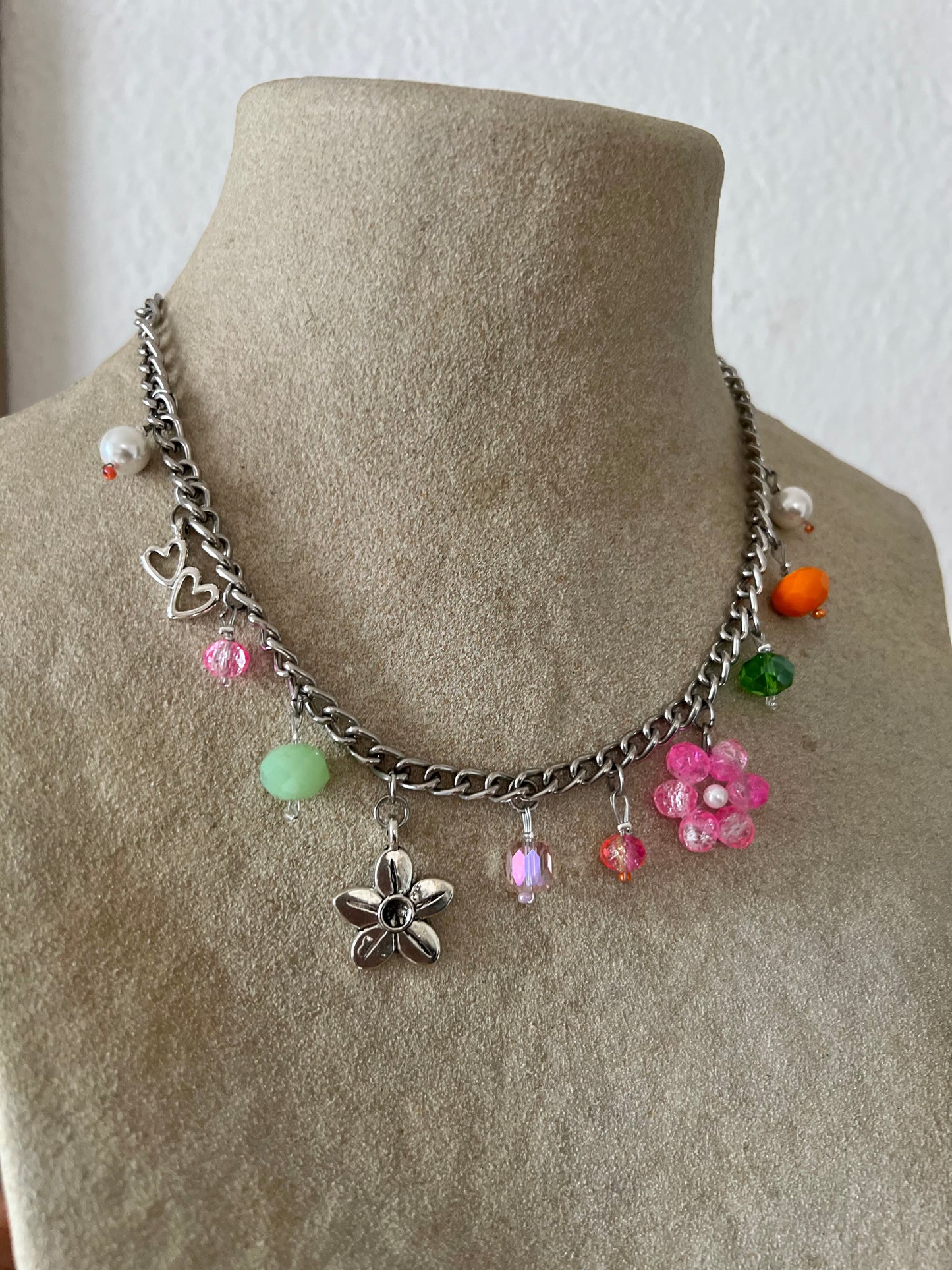 Collier à breloques et perles multicolore upcyclé - Sour Charms